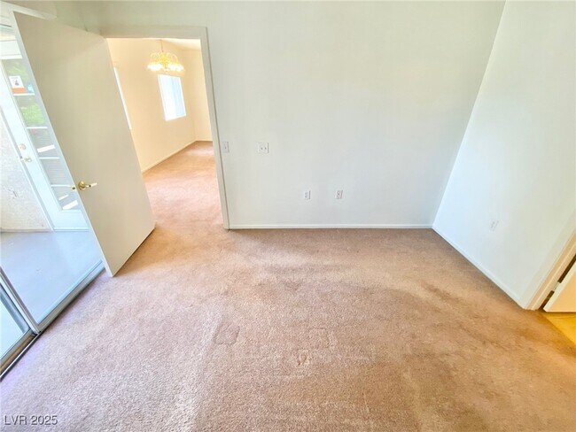 Building Photo - 3400 Cabana Dr