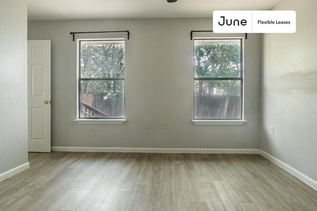 Building Photo - 5105 Spruce Cove
