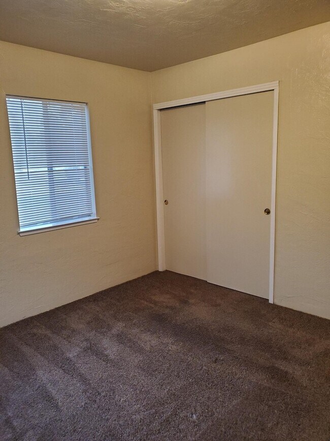 Building Photo - S526/528MR