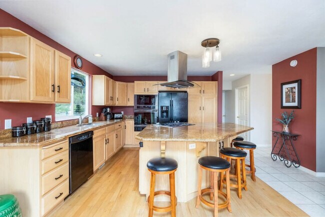 Building Photo - 8126 Clover Spring Ln