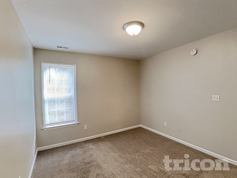 Building Photo - 116 Haywood Ln