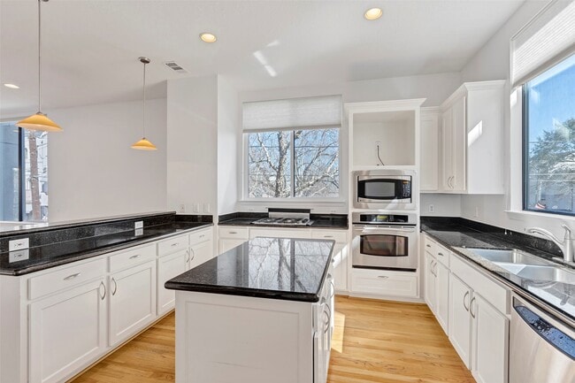 Building Photo - 731 Reinerman St