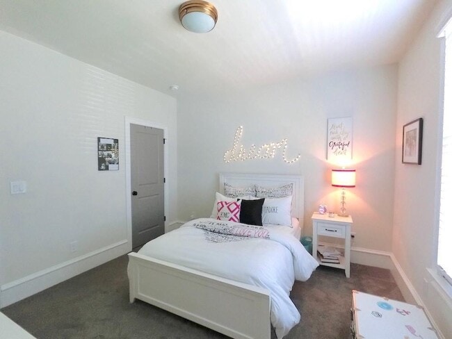 Building Photo - 871 3rd St