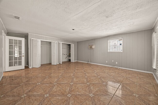 Building Photo - 10607 Bainbridge St