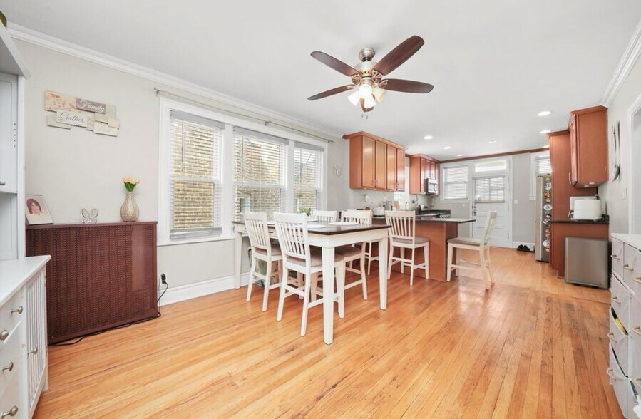 Primary Photo - 3115 N Marmora Ave