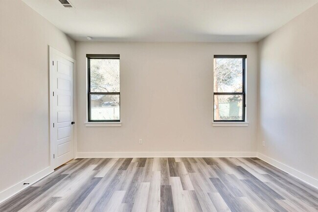 Building Photo - 1304 Minnie Dr