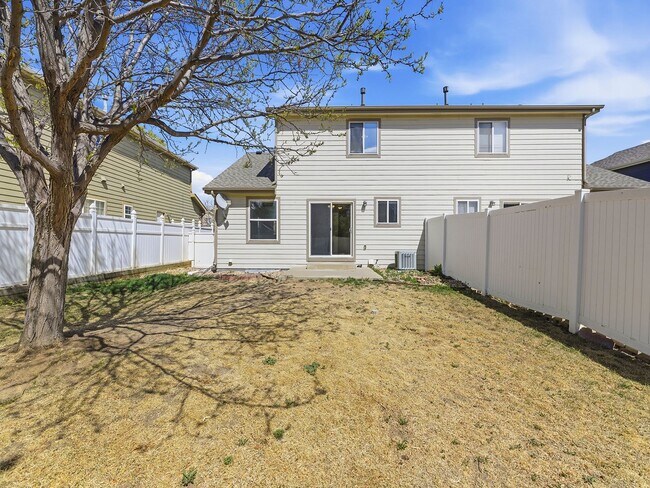 Building Photo - Recently Refreshed 3 Bed, 2.5 Bath Duplex with Fenced Yard — Available Now in Evans, CO!