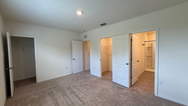 Building Photo - Discover the Charm of Feltrim Reserve! No ...