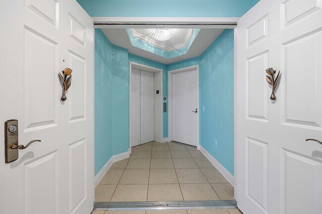 Building Photo - 455 Cove Tower Dr