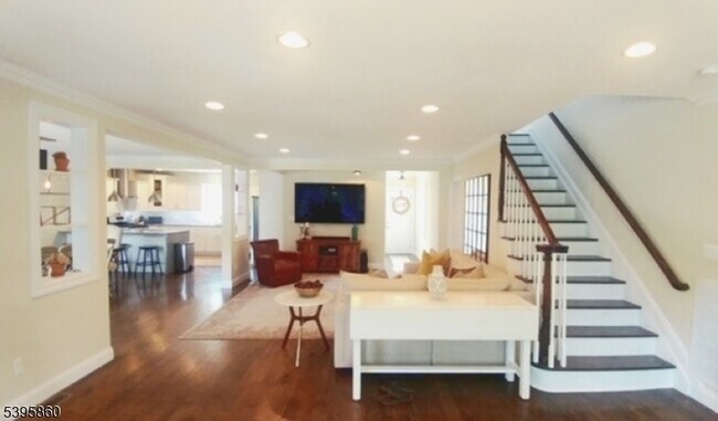 Building Photo - 39 Gray St