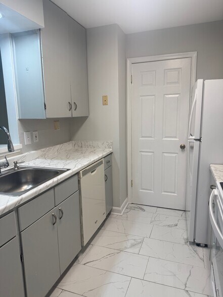 Building Photo - 13700 Modrad Way