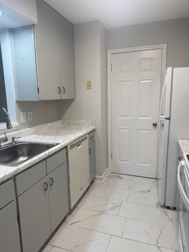 Building Photo - 13700 Modrad Way