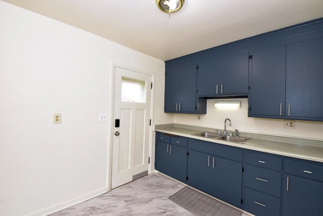 Building Photo - 3115 Lasalle St