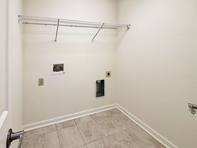 Building Photo - A 2 BR Lifestyle of Luxury at One Vinings Mountain!