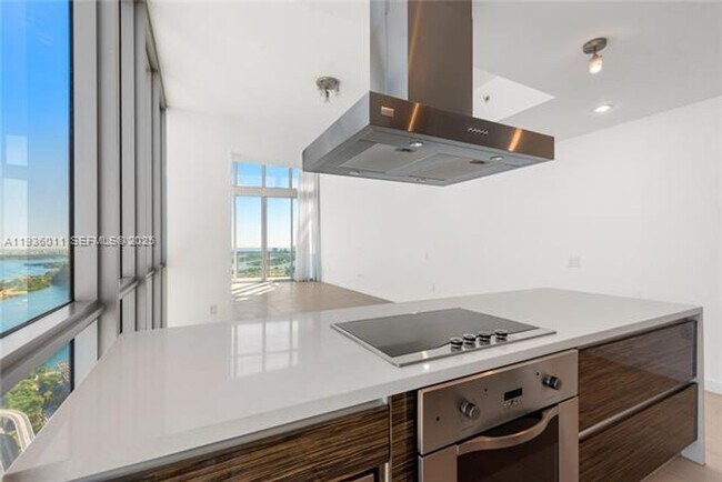 Building Photo - 1100 Biscayne Blvd