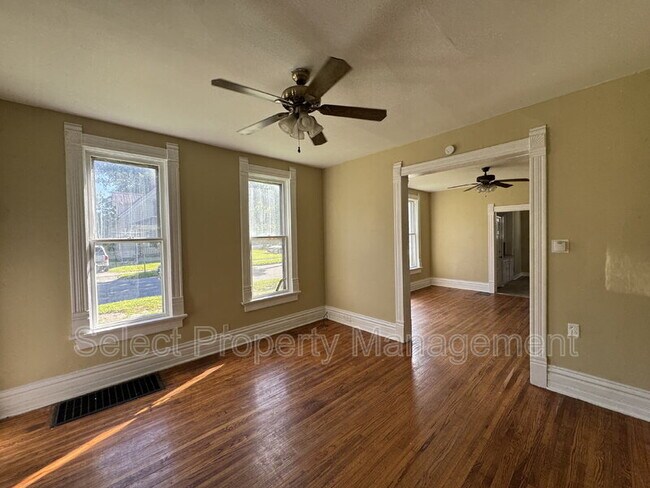 Building Photo - 3201 Dinnen Ave