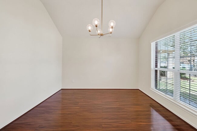 Building Photo - 9830 Lynette Falls Dr