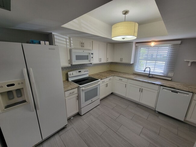 Building Photo - 2/2 Villa in Clearwater - 55+ Community