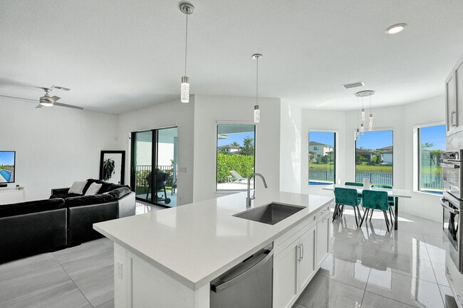 Building Photo - 10850 Oceano Wy