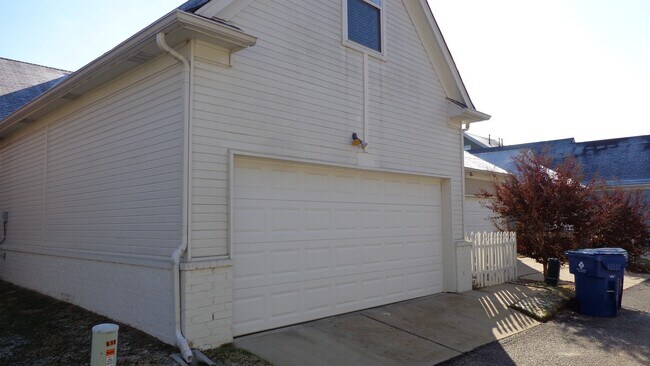 Building Photo - Gorgeous Harbor Island home! Includes all ...