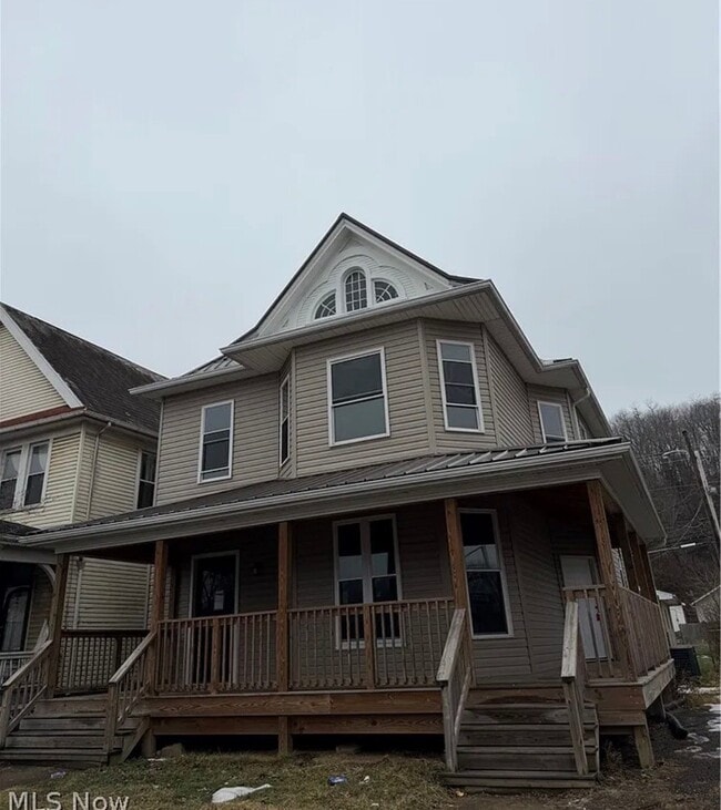 Building Photo - 731 Putnam Ave