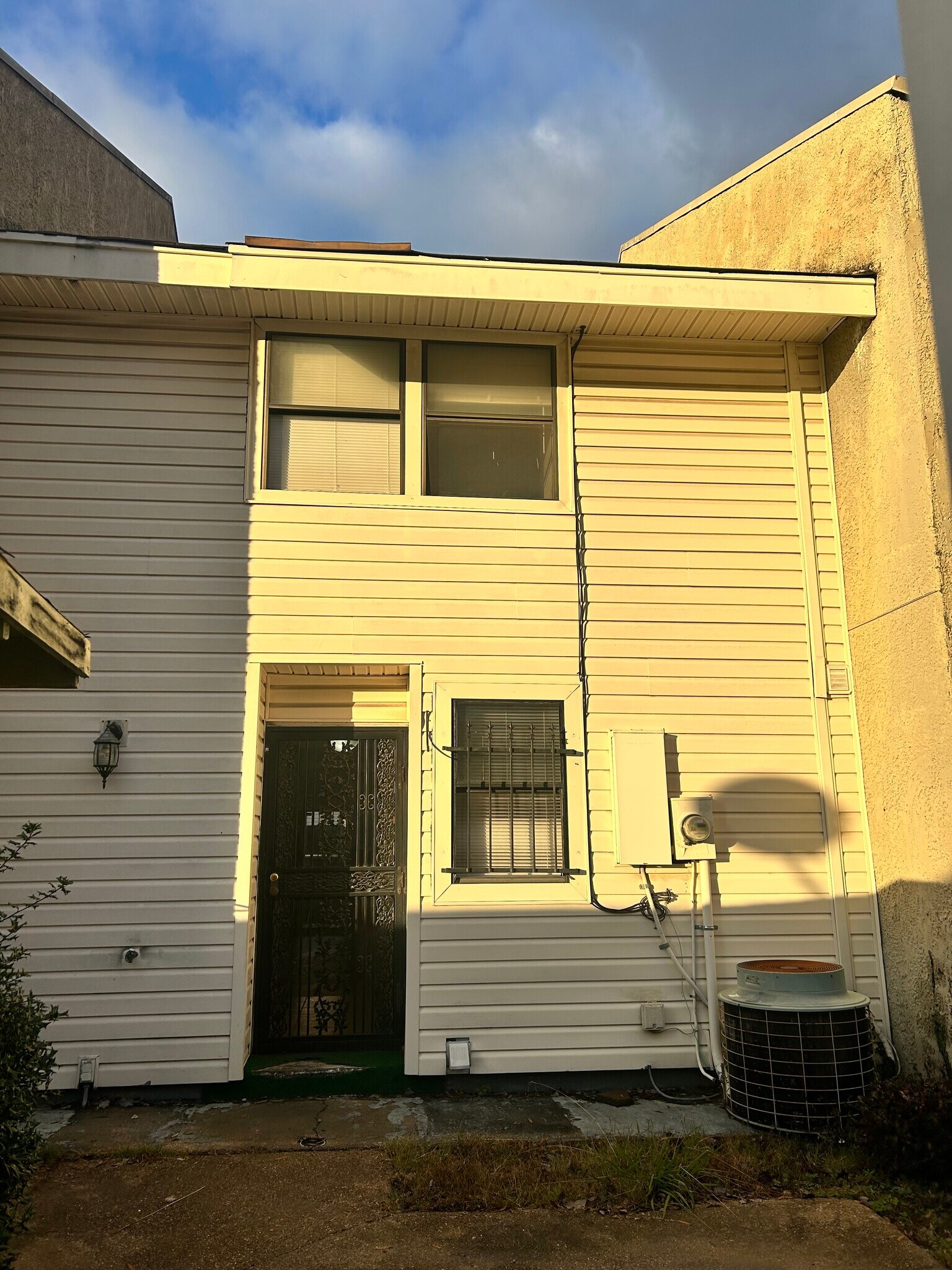 Rear - 5589 Gates Cv