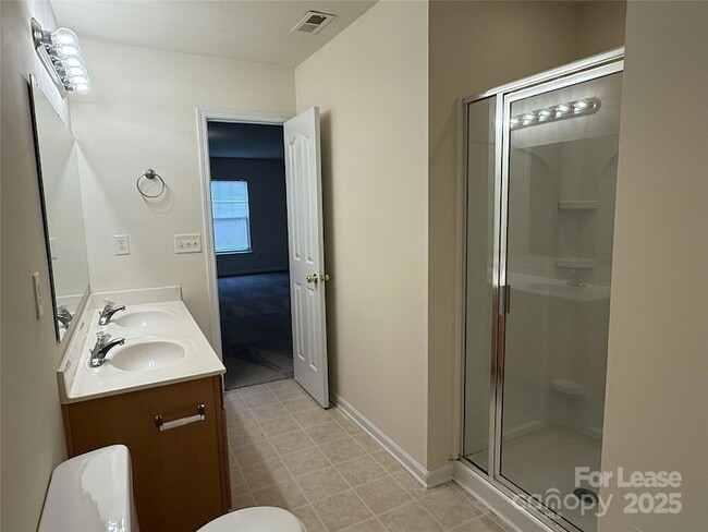 Building Photo - 1420 Ladora Dr