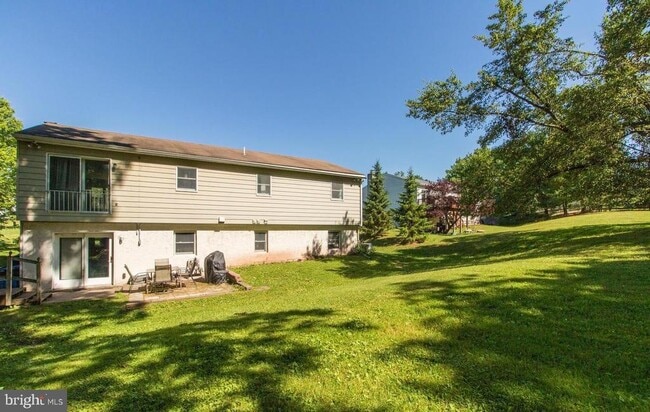 Building Photo - 874 Oakdale Dr
