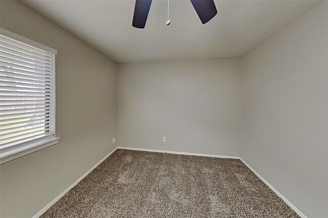 Building Photo - 9903 Jockey Club Dr
