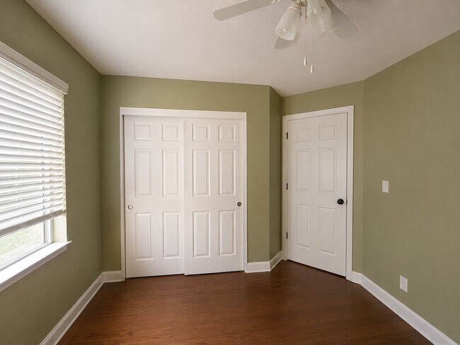 Building Photo - 742 Rambleton Dr