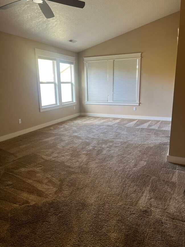 Building Photo - "Luxury Living: Stunning home with marble counter tops & Fireplace!"