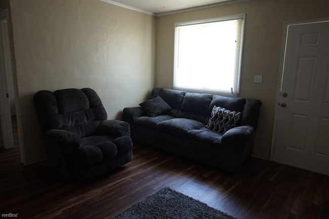 Building Photo - 722 Douglas St