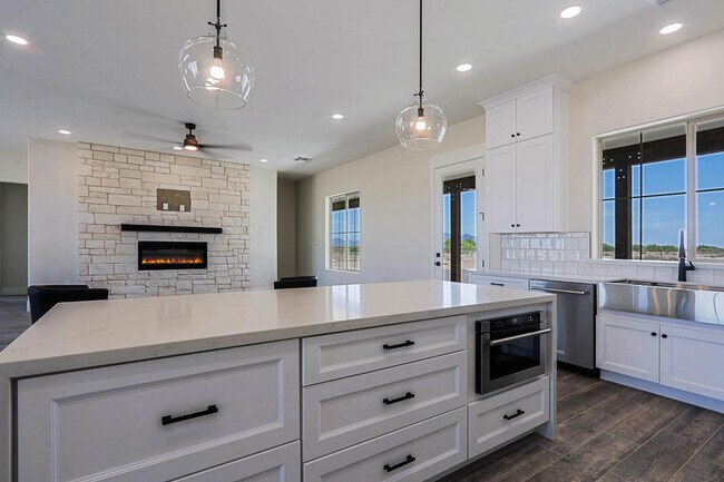 Building Photo - 2351 E Cana Ln