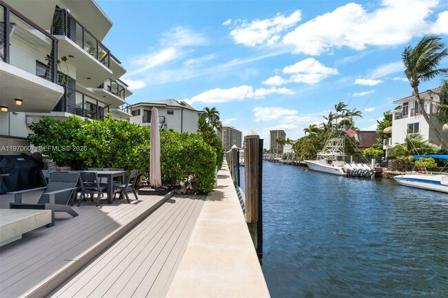 Building Photo - 3560 W Fairview St