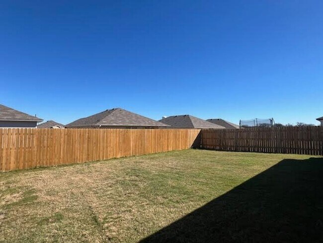 Building Photo - 4008 Halo St