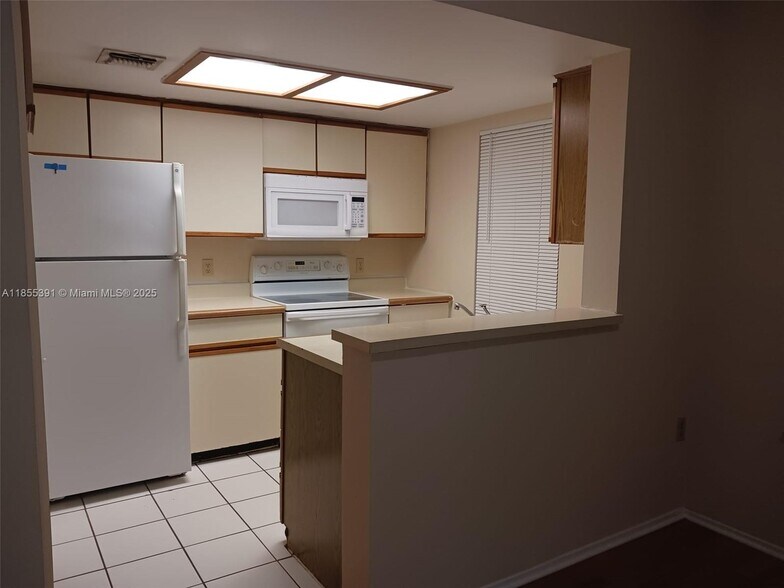 Building Photo - 3254 Coral Lake Ln