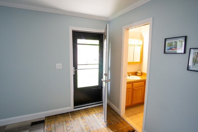 Building Photo - 2052 Parmenter Blvd