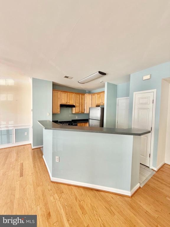 Building Photo - 6814 Sabbarton Pl
