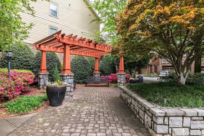 Building Photo - 827 Charles Bank Ave SE