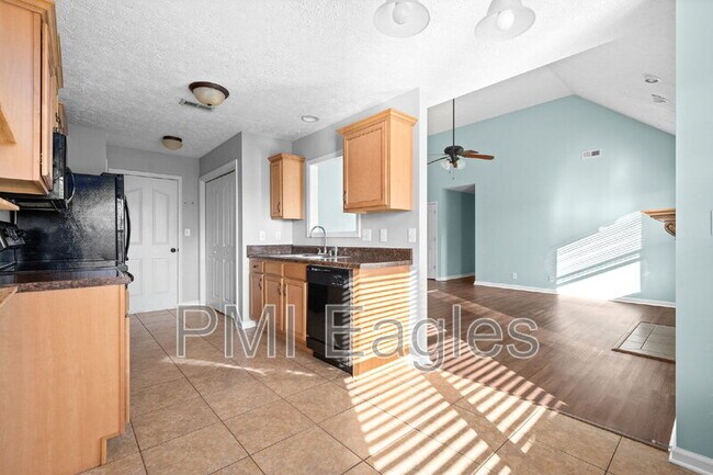 Building Photo - 3565 Southwood Dr