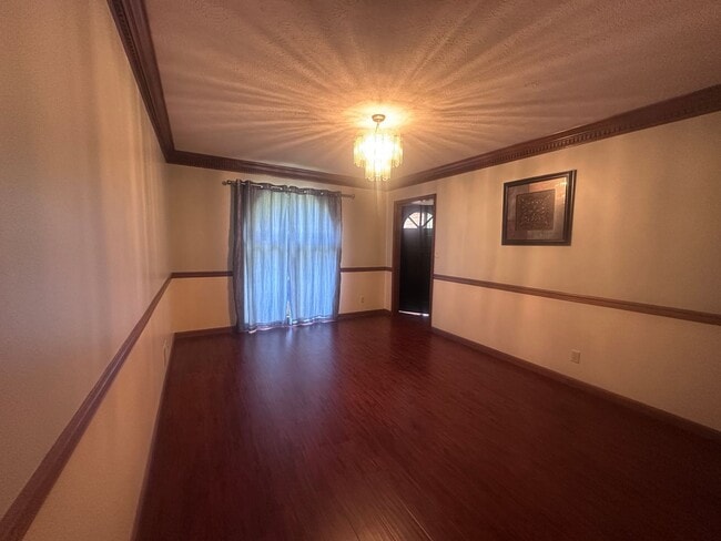 Building Photo - 1002 Juniper Springs Dr