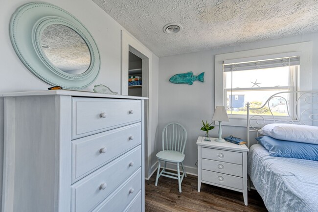 Building Photo - FURNISHED OFF-SEASON MONTHLY RENTAL-STARTI...