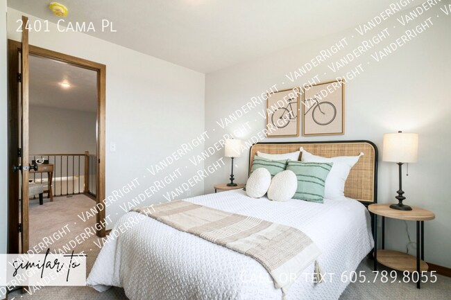 Building Photo - 2401 Cama Pl