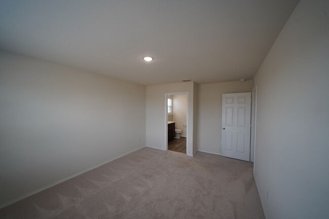 Building Photo - Beautiful home now available. Realtor Comm...