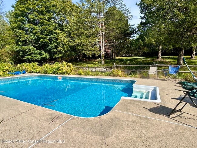 Building Photo - 11 Julia Ave