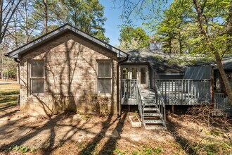 Building Photo - LOCATION!! Updated Townhome in Sought-After Durham Woodcroft neighborhood