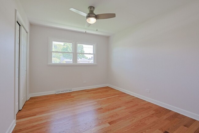 Building Photo - 2232 Sprucewood Ave