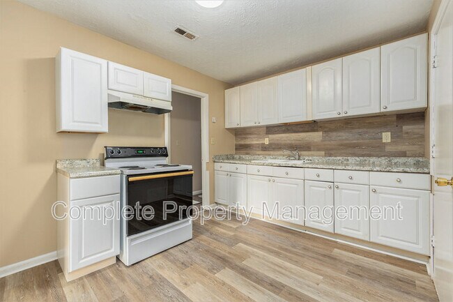 Building Photo - 3400 Walnut Ave SW