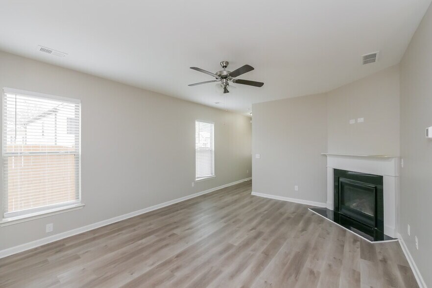 Building Photo - 2913 Warwick Ct
