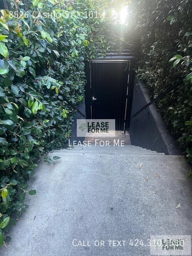 Building Photo - 8526 Cashio St